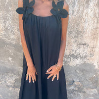 Jubilee | Feminines Kleid mit Blumendetail & U-Ausschnitt