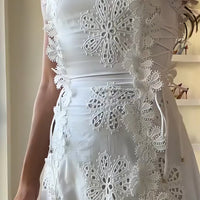 Leya | Blumiges Spitzenkleid mit Lochstickerei