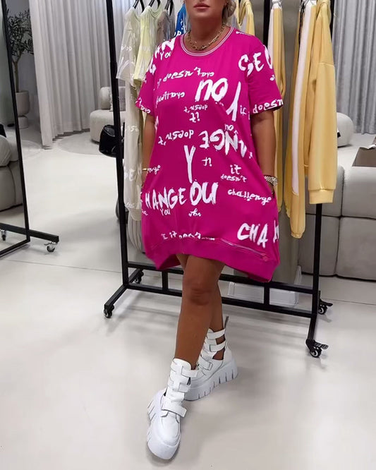 Livie | Lockeres Kleid mit Buchstabenprint