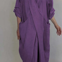 Aiya | Elegantes minimalistisches Kleid mit Tasche und V-Ausschnitt