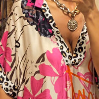 Mae | Bequemes Freizeitkleid mit tiefem V-Ausschnitt