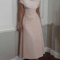 Lia | Schulterfreies Kleid mit Perlendetails