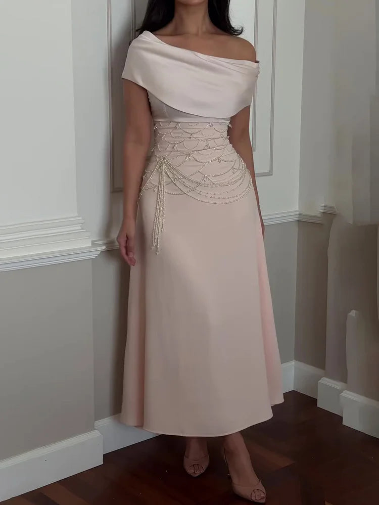 Lia | Schulterfreies Kleid mit Perlendetails