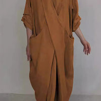 Aiya | Elegantes minimalistisches Kleid mit Tasche und V-Ausschnitt