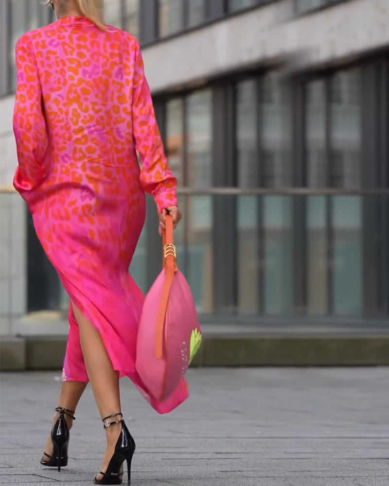 Kia | Langarmkleid mit Schlitz und Leo-Print