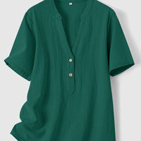 Sofia | feminines Oberteil mit V-Ausschnitt und dekorativer Knopfleiste