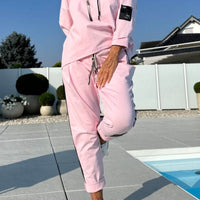 Lucia | gemütliches Damen-Set, Kapuzenpullover kombiniert mit gestreifter Hose.