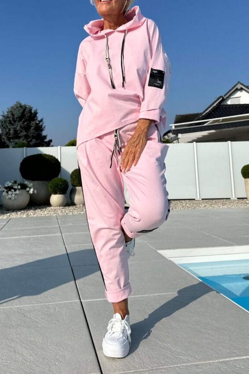 Lucia | gemütliches Damen-Set, Kapuzenpullover kombiniert mit gestreifter Hose.