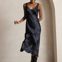 Aliya | langes ärmelloses Kleid aus reiner Seide