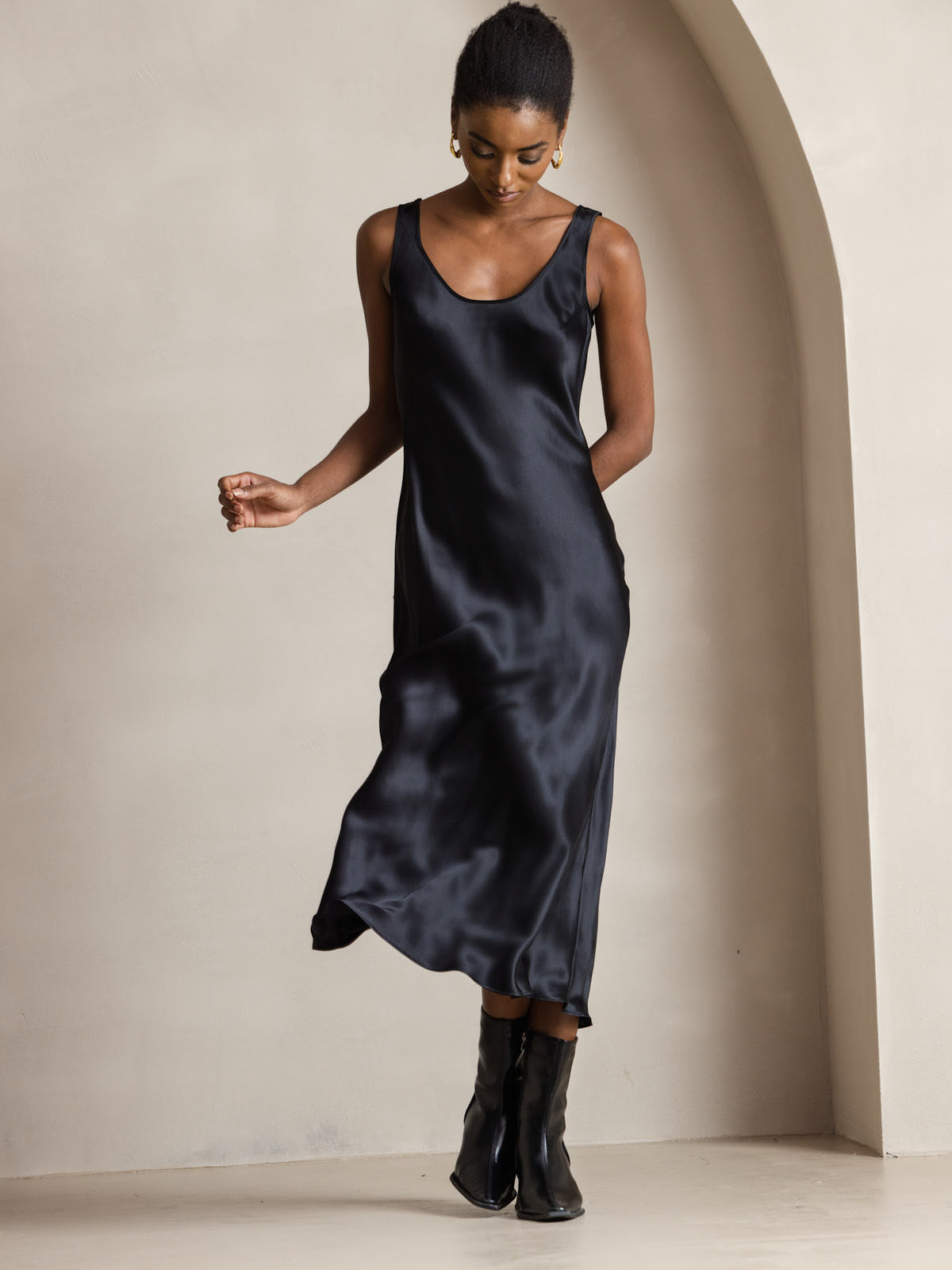 Aliya | langes ärmelloses Kleid aus reiner Seide