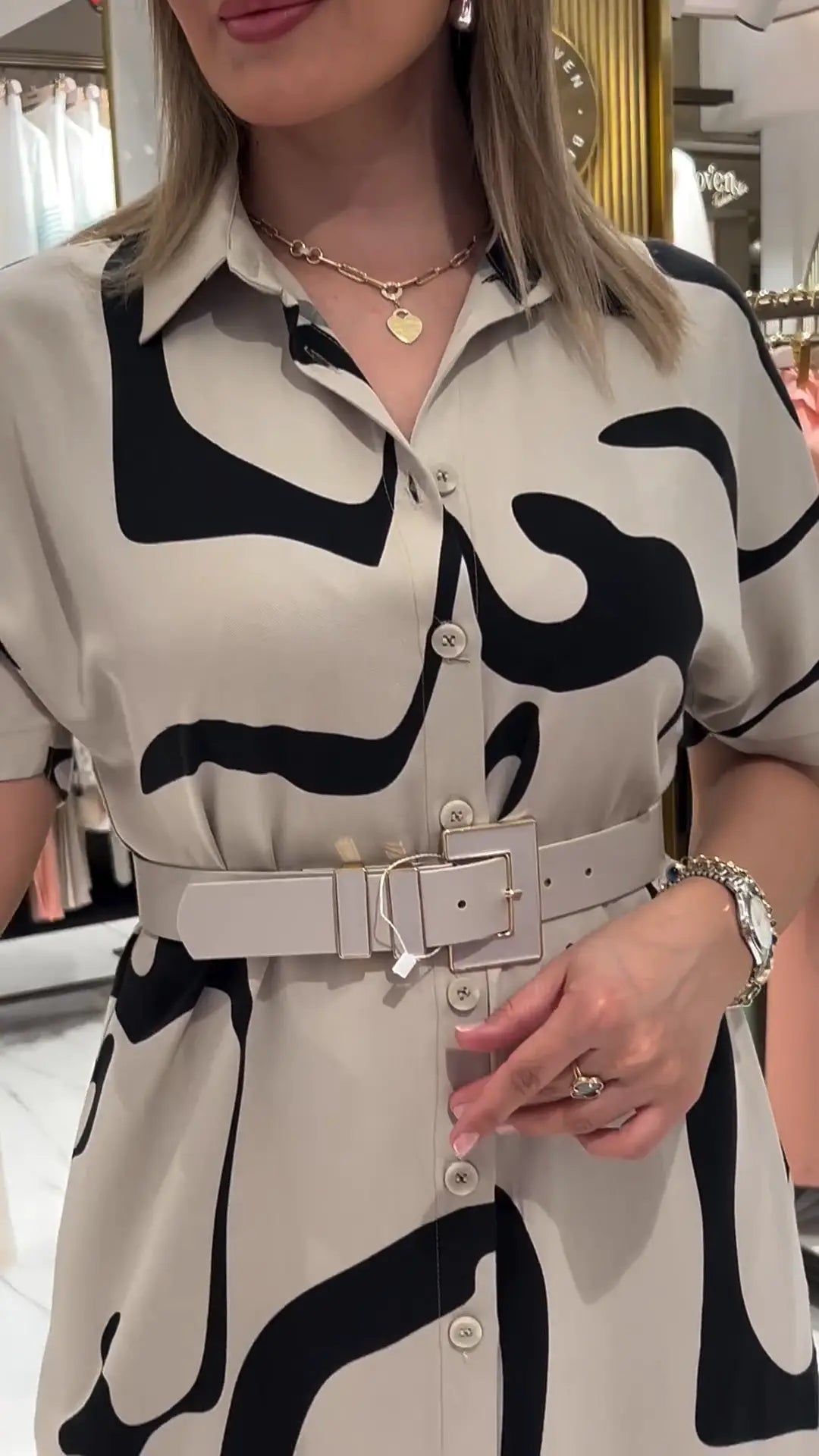 Miras | Gemustertes Kleid mit Taillenbetonung