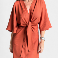 Ayla | lässiges Freizeitkleid, V-Ausschnitt und Knopfleiste.