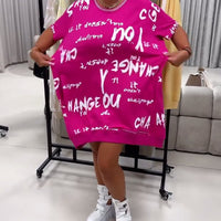 Livie | Lockeres Kleid mit Buchstabenprint