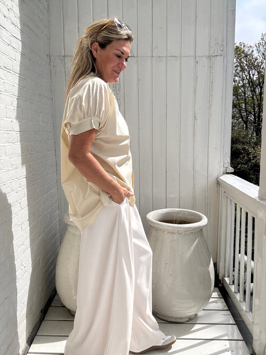 Claire | Locker geschnittene Kurzarm-Bluse mit klassischem Hemdkragen