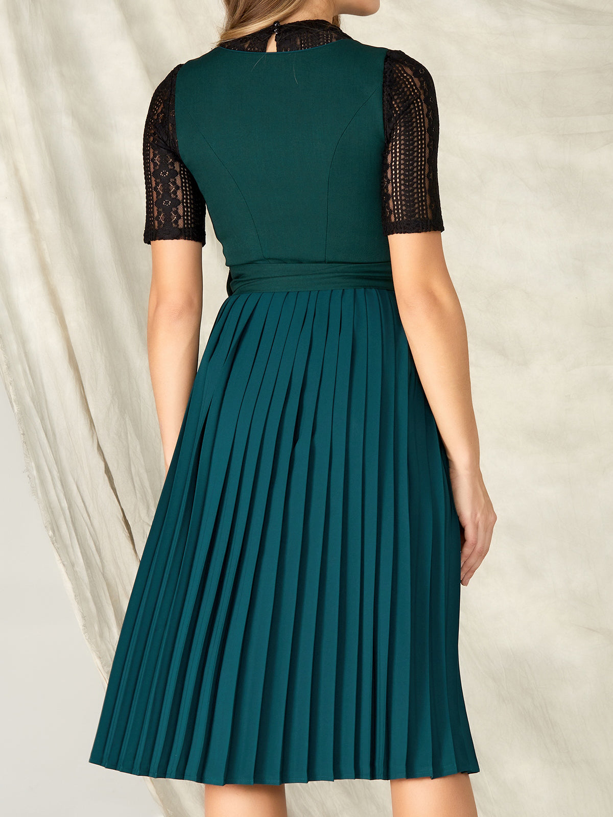 Keia | Dunkelgrünes Dirndlkleid mit Knöpfen