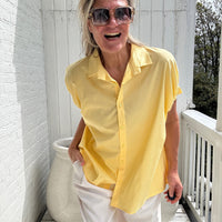 Claire | Locker geschnittene Kurzarm-Bluse mit klassischem Hemdkragen