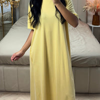 Cassandra | feminines Kleid in Abaya-Style mit kurzen Ärmeln