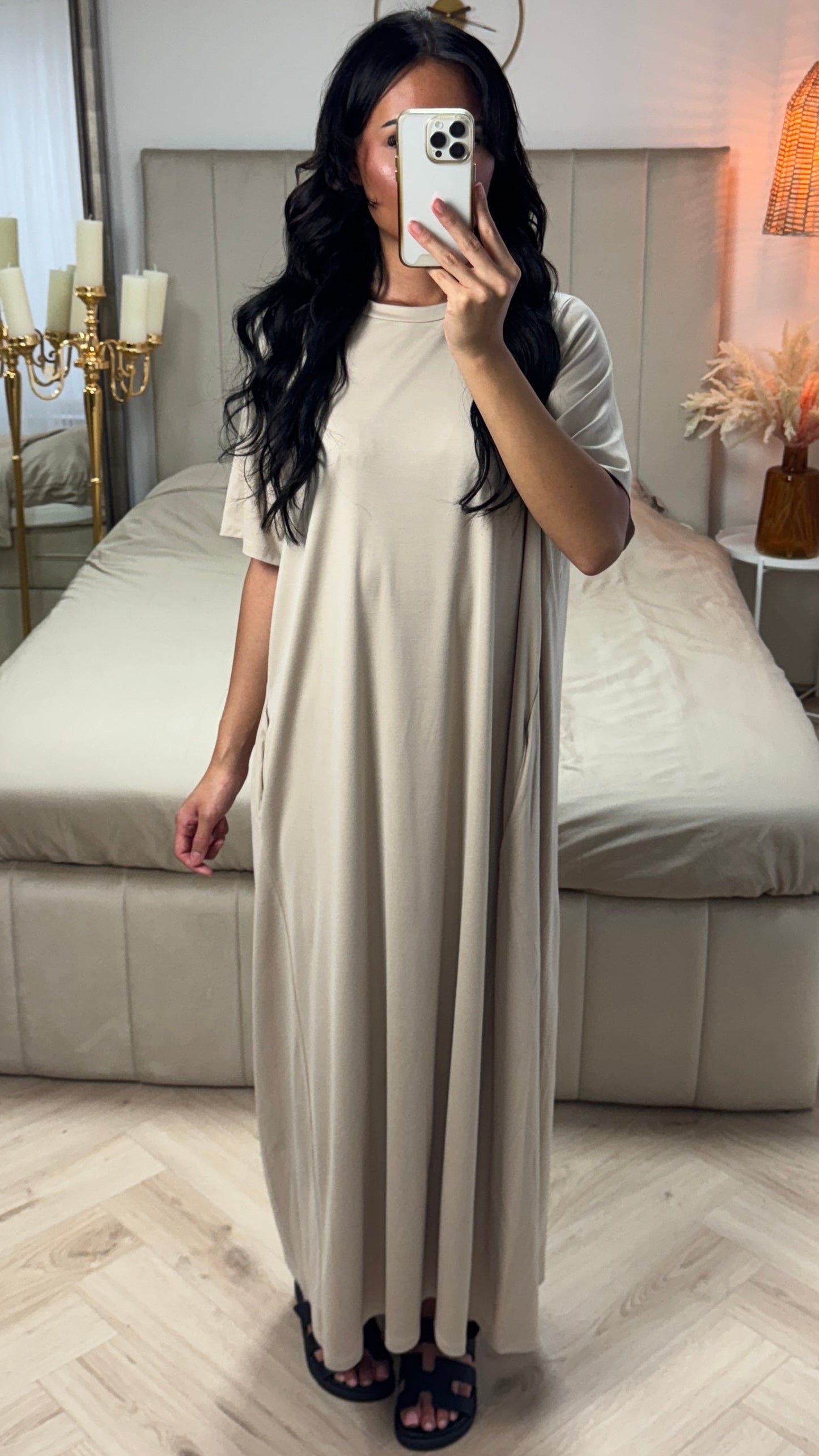 Cassandra | feminines Kleid in Abaya-Style mit kurzen Ärmeln