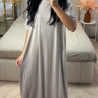 Cassandra | feminines Kleid in Abaya-Style mit kurzen Ärmeln