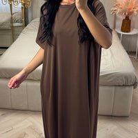 Cassandra | feminines Kleid in Abaya-Style mit kurzen Ärmeln