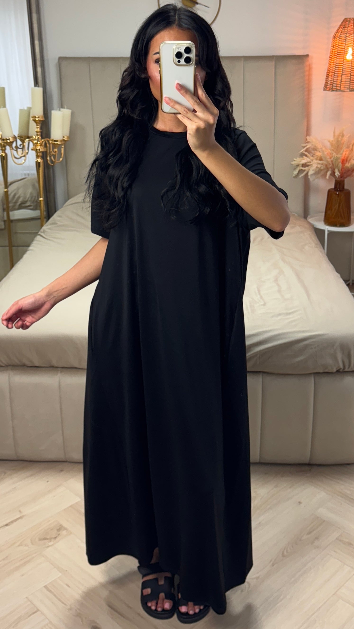 Cassandra | feminines Kleid in Abaya-Style mit kurzen Ärmeln