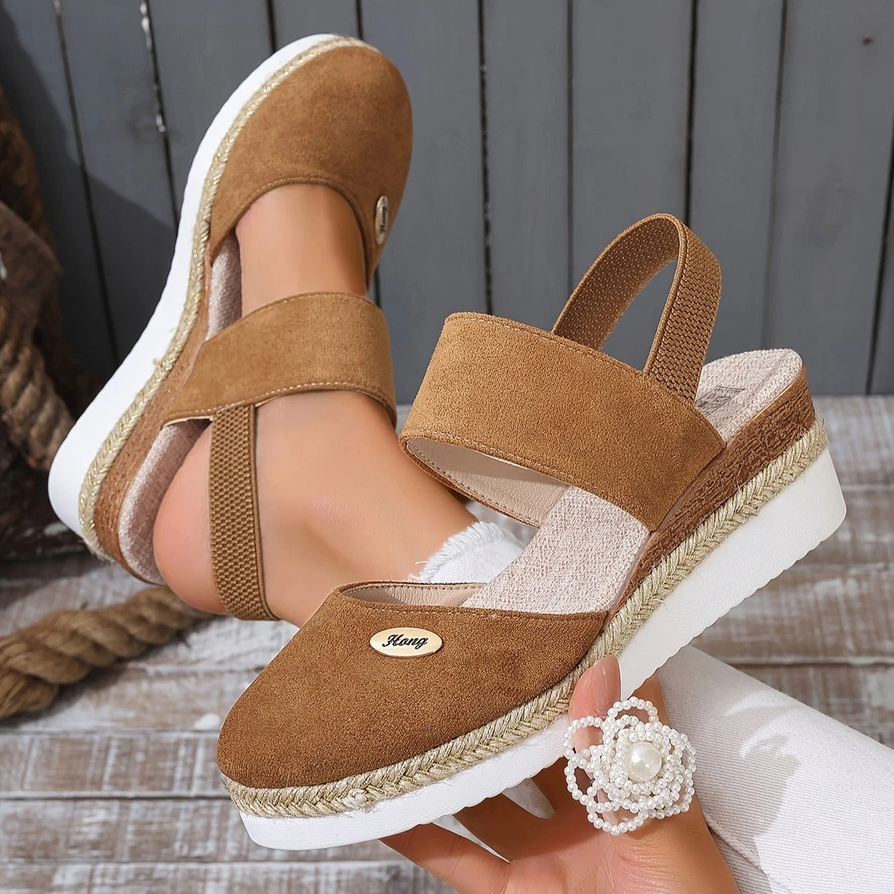 Freyja | stilvolle orthopädische Sandalen mit entspannendem Plateau und Belüftung