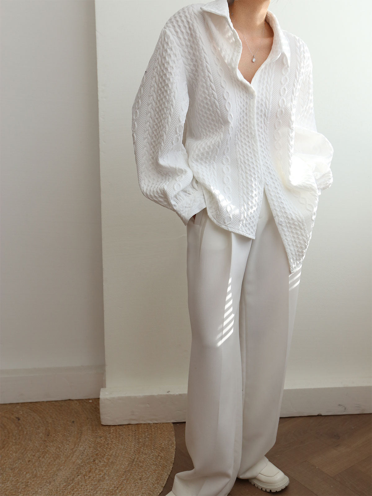 Ylva | Modische Netzbluse mit Stickereien