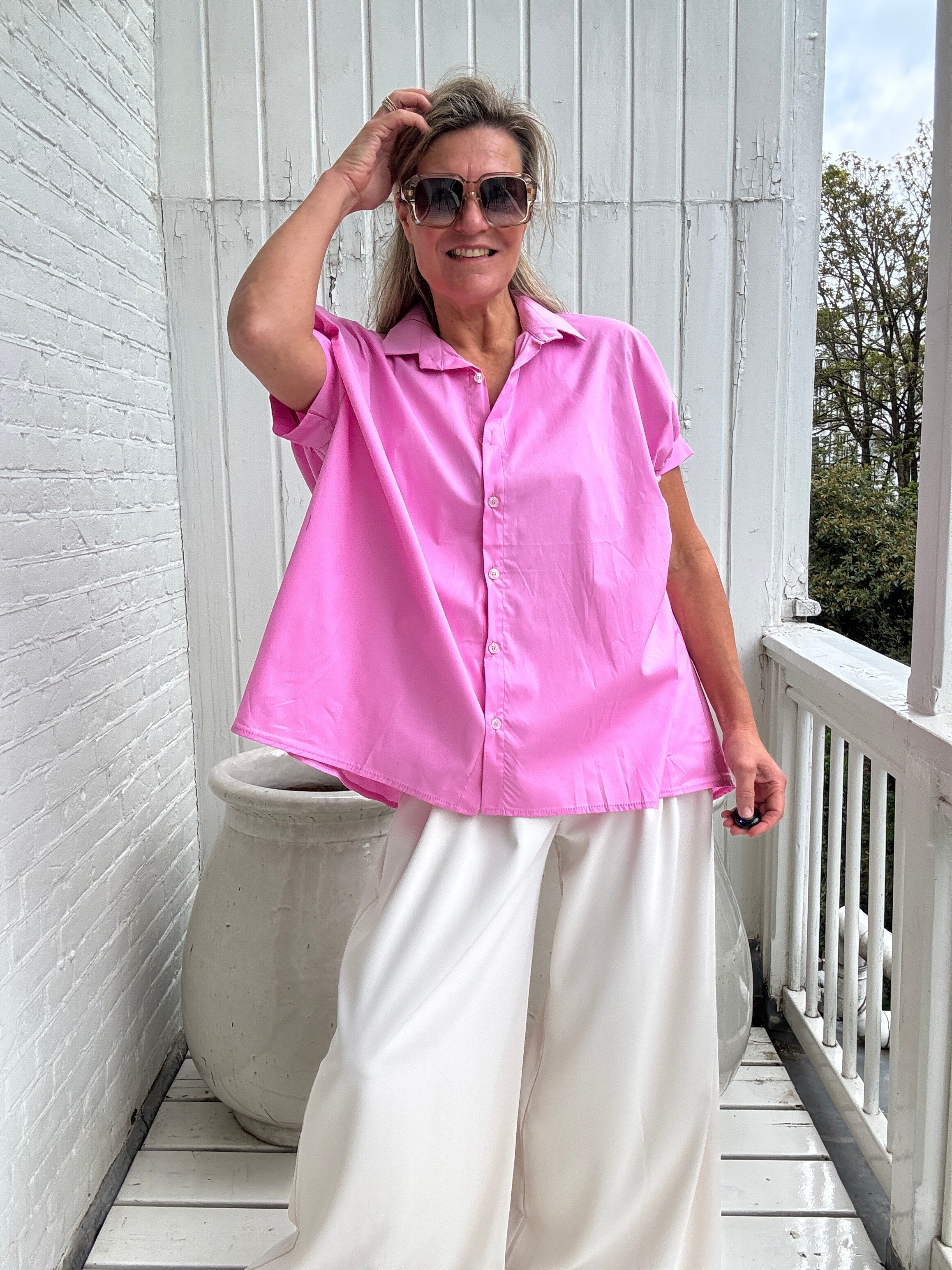 Claire | Locker geschnittene Kurzarm-Bluse mit klassischem Hemdkragen