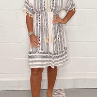 Melissa | Lässig bedrucktes Kleid mit V-AussAchnitt