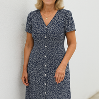 Lydia | zeitloses Kleid mit Knopfleiste und femininem V-Ausschnitt für Damen