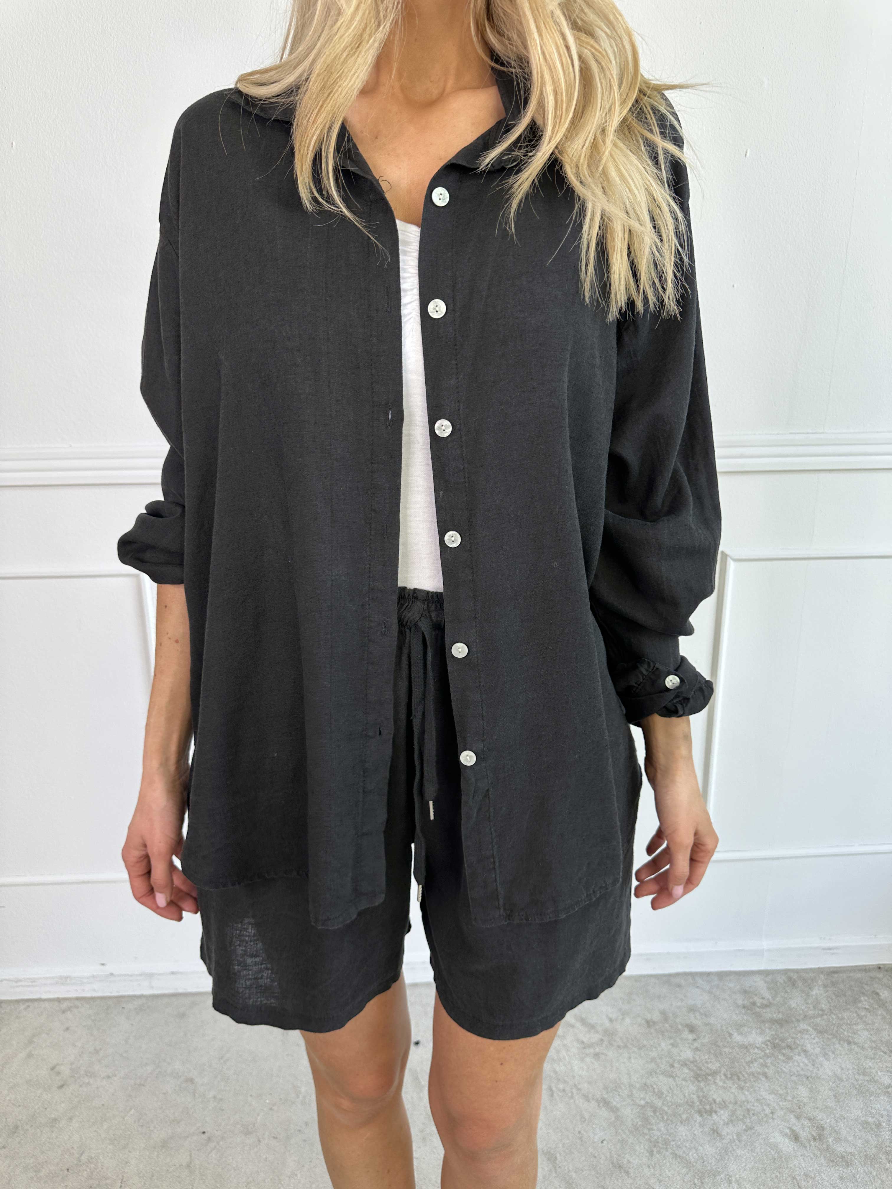 Genevieve | bequemes Hemd aus Viskose und Leinen in klassischer Unifarbe