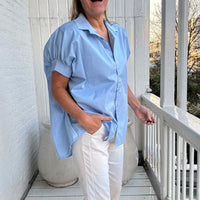 Claire | Locker geschnittene Kurzarm-Bluse mit klassischem Hemdkragen