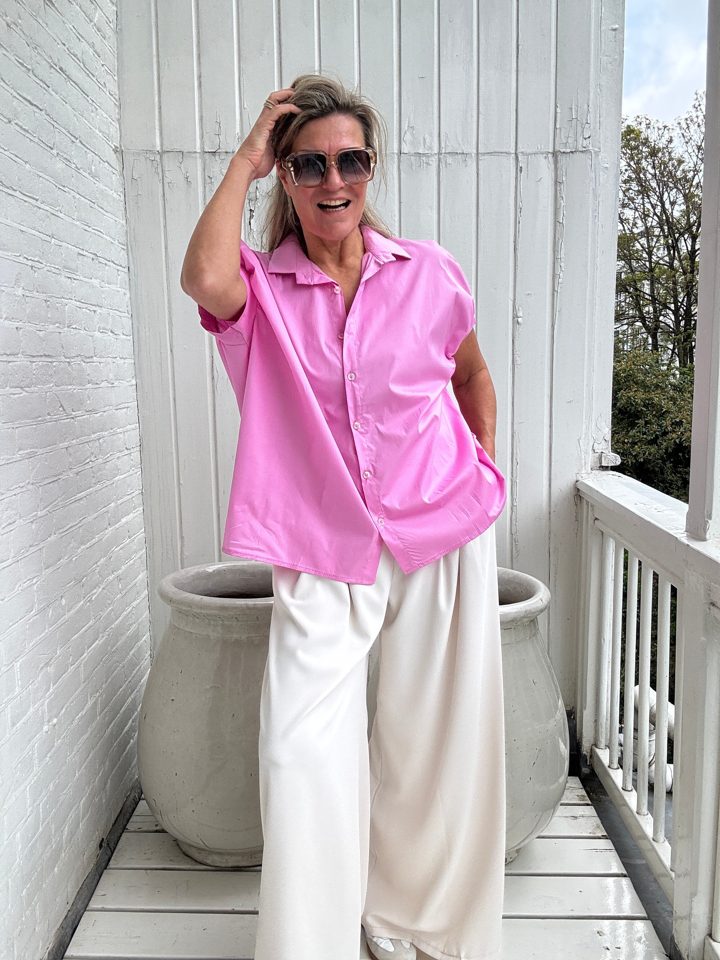 Claire | Locker geschnittene Kurzarm-Bluse mit klassischem Hemdkragen