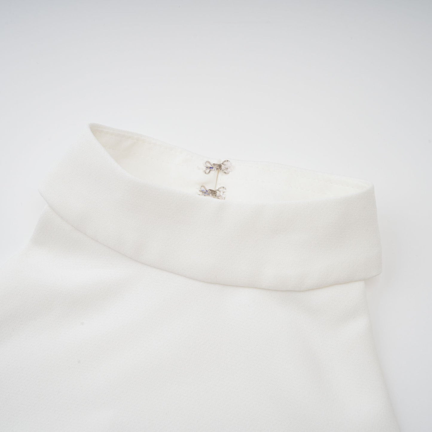 Reya | feminines langes Kleid mit Neckholder-Ausschnitt