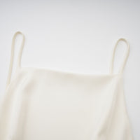 Skyla | schickes Satin-Kleid mit verspielten Rüschen