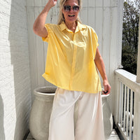 Claire | Locker geschnittene Kurzarm-Bluse mit klassischem Hemdkragen