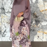 Mathilda | Stylisches, lockeres Kleid mit Rundhals und langen Ärmeln für den Sommer