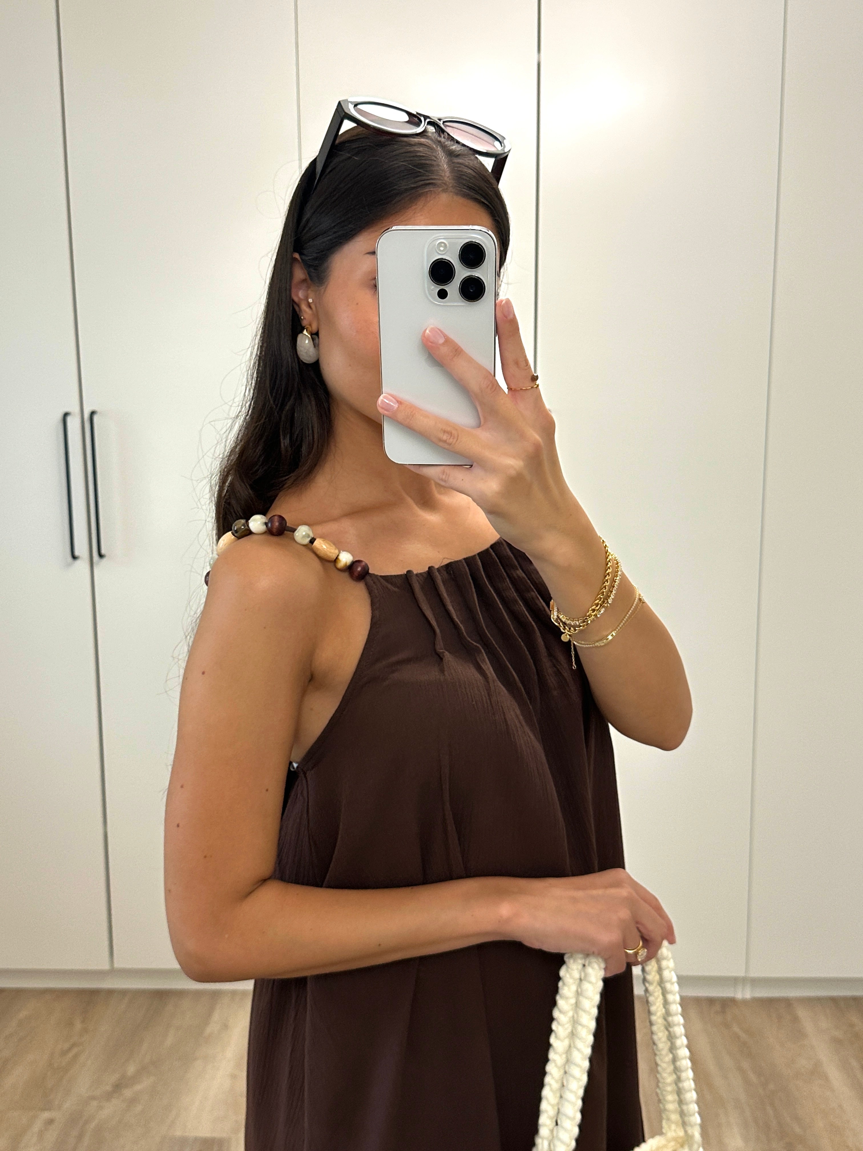 Kailany | elegantes Midikleid, verziert mit Perlen.