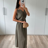 Elani | modisches Damenkleid, stilvolle Schnürung.