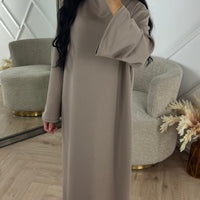 Zusila | Minimalistische Maxikleid mit weiten Ärmeln