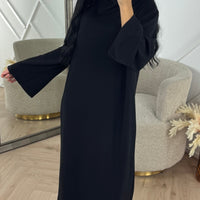 Zusila | Minimalistische Maxikleid mit weiten Ärmeln