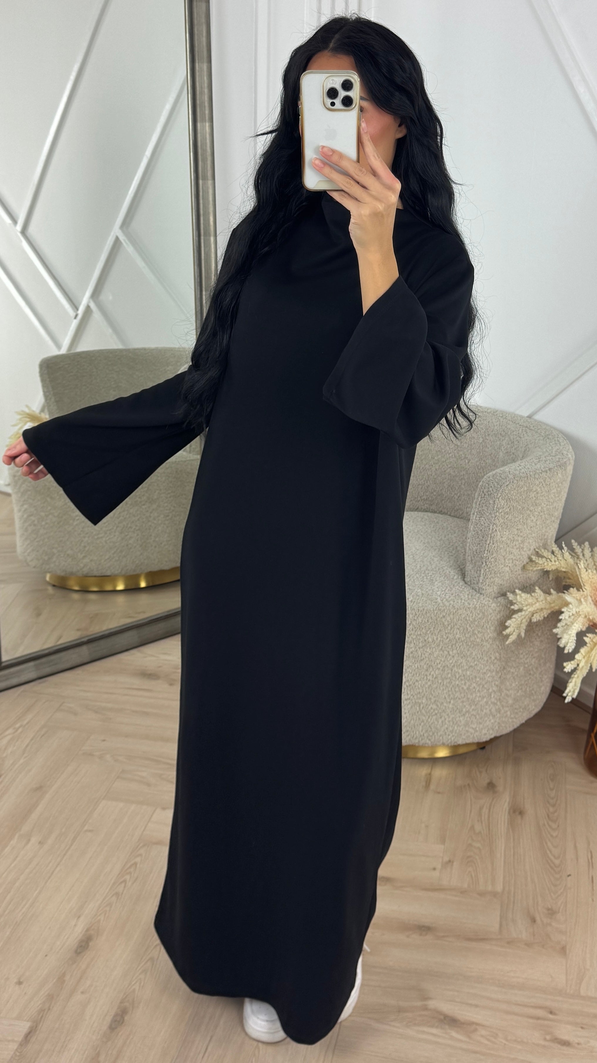 Zusila | Minimalistische Maxikleid mit weiten Ärmeln