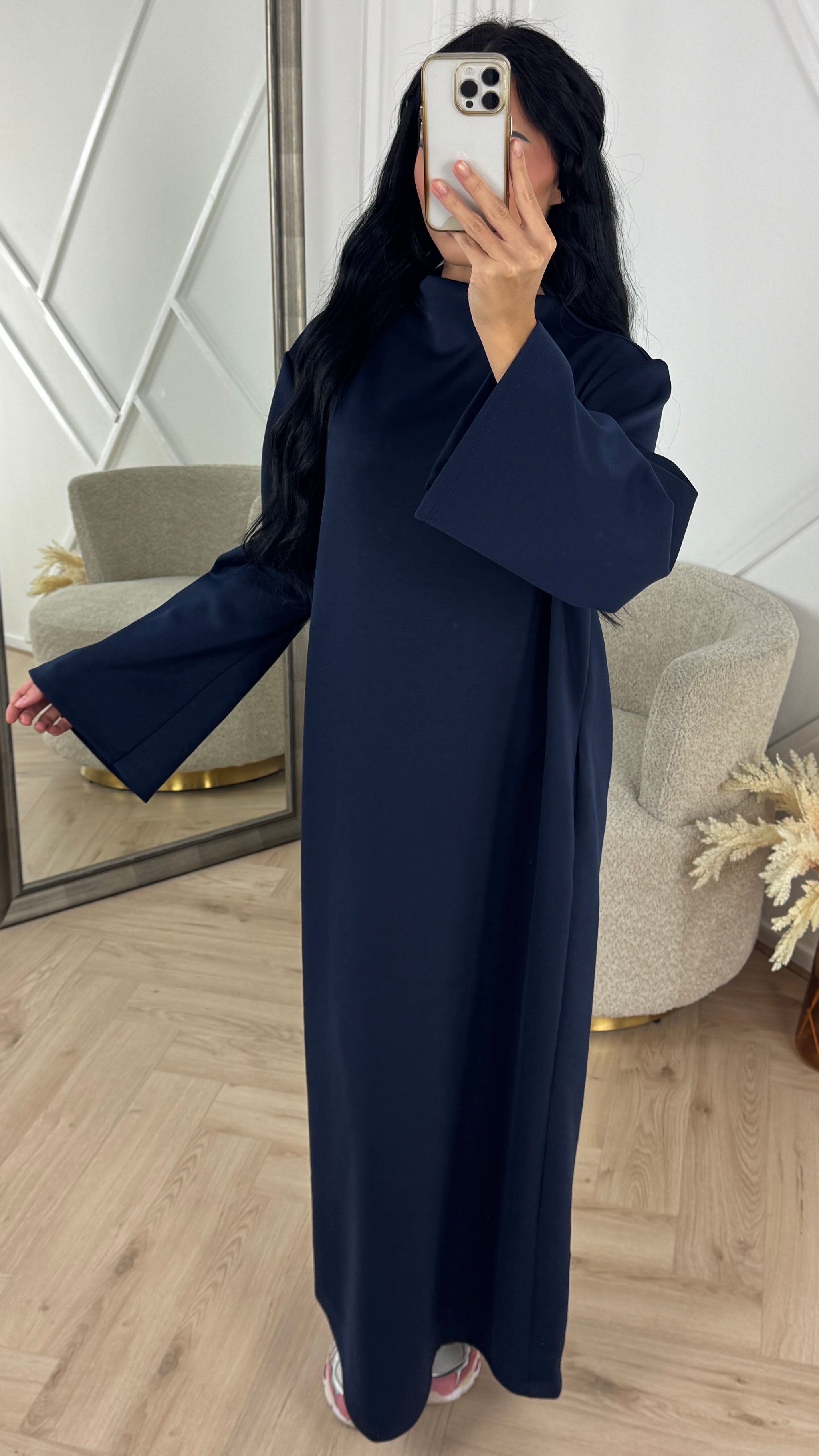 Zusila | Minimalistische Maxikleid mit weiten Ärmeln