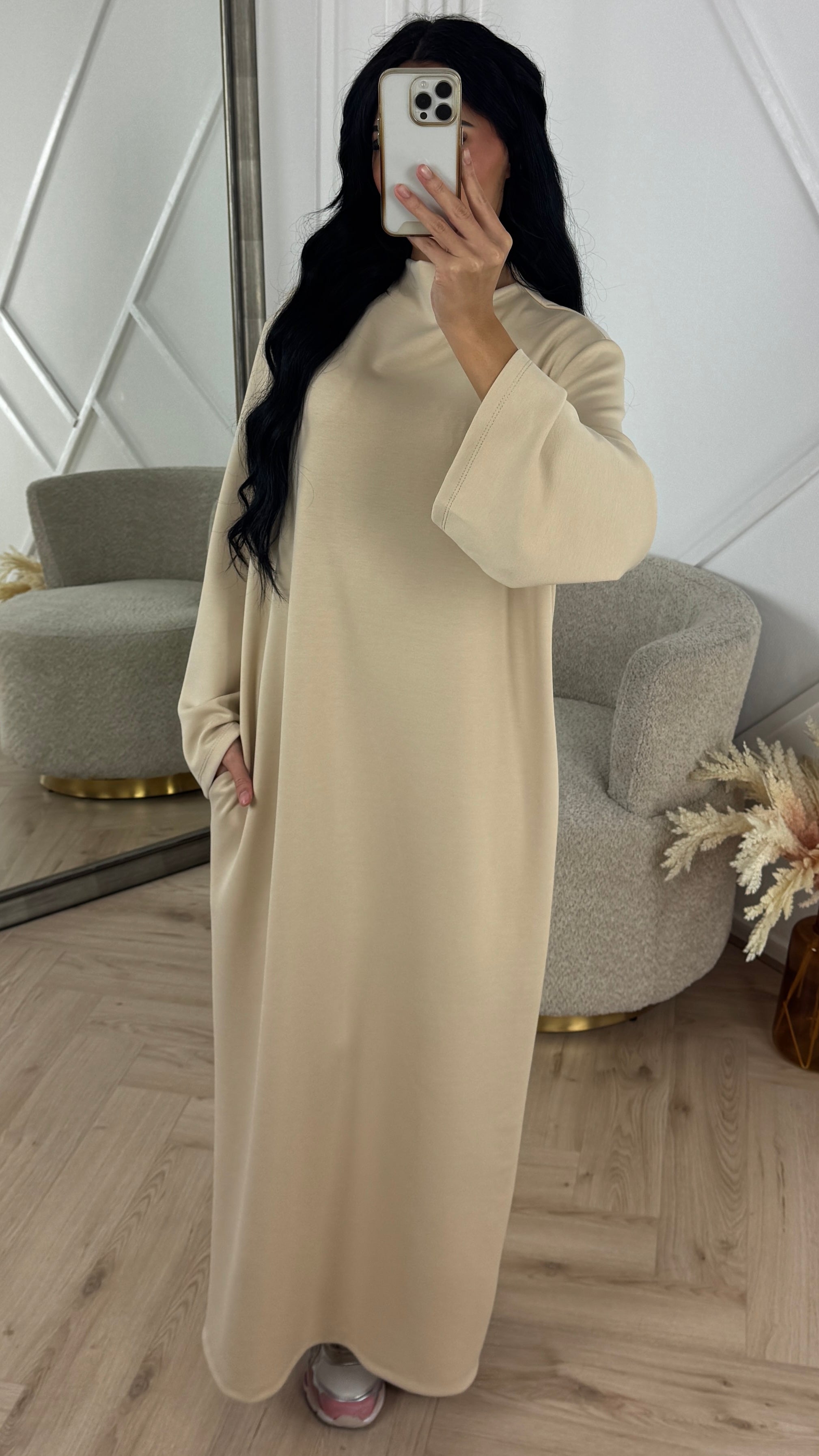 Zusila | Minimalistische Maxikleid mit weiten Ärmeln