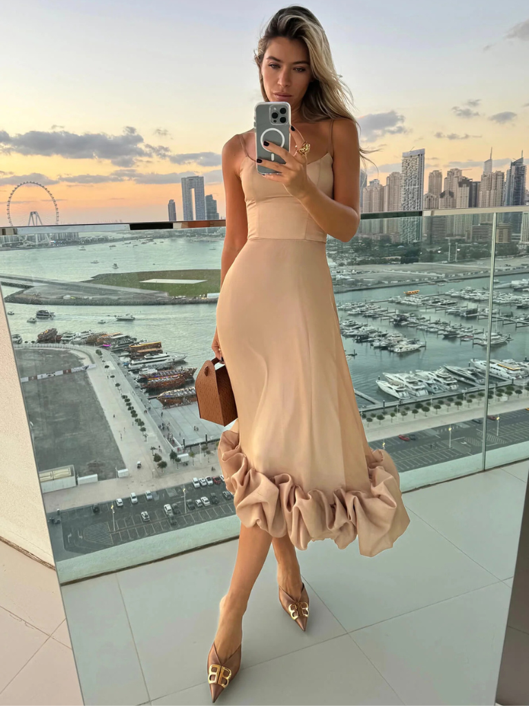 Ruthie | elegantes Kleid mit verspielten Rüschen