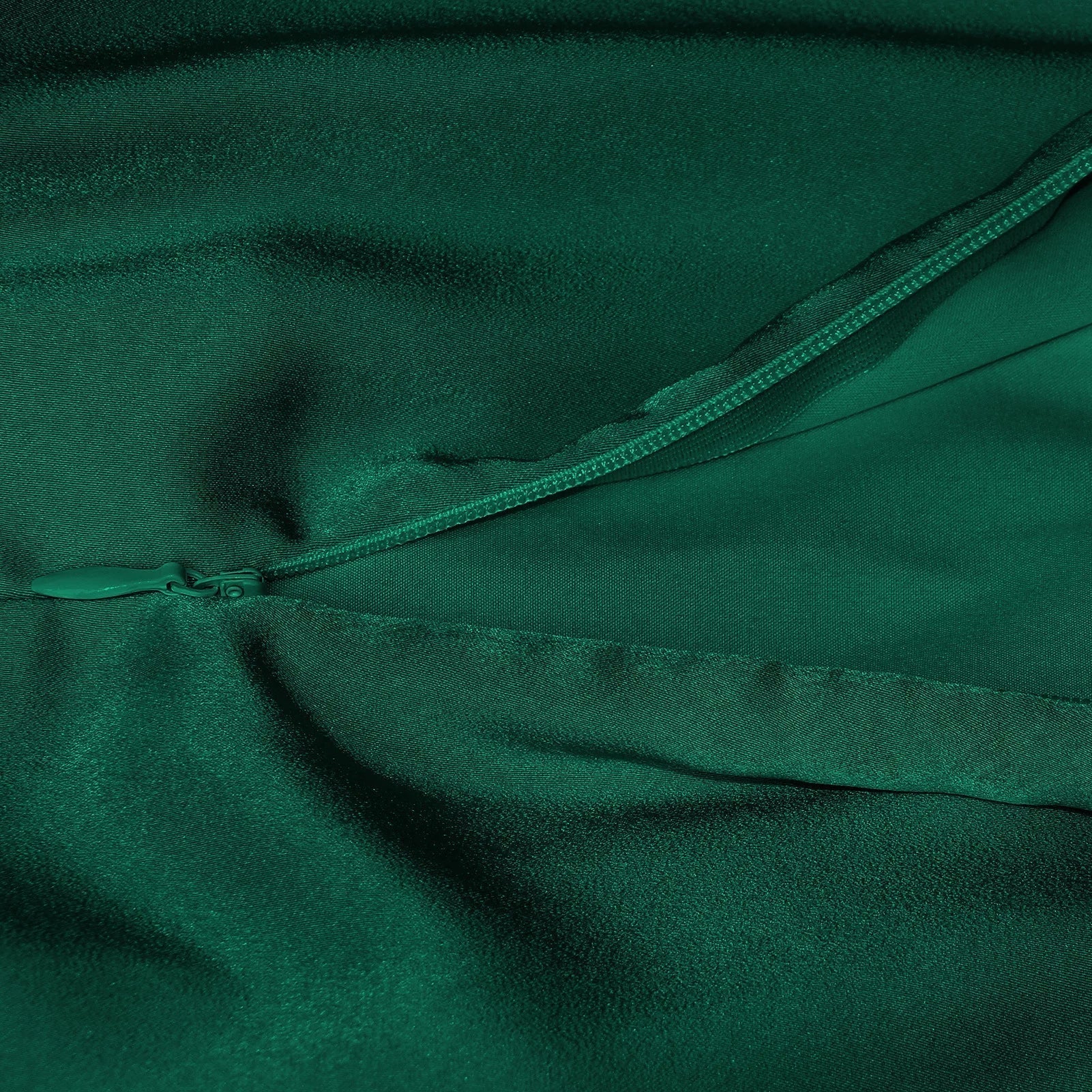 Rochelle | Feminines Satin-Kleid mit Neckholder-Ausschnitt