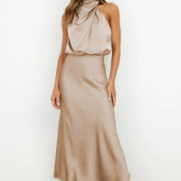 Rochelle | Feminines Satin-Kleid mit Neckholder-Ausschnitt