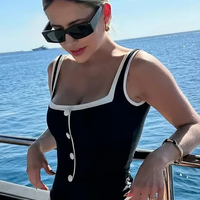 Loue | Schwarzer und Weißer Badeanzug mit Knöpfen