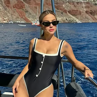 Loue | Schwarzer und Weißer Badeanzug mit Knöpfen