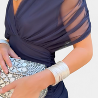 Evelyn | Elegantes Maxikleid mit floralen Details